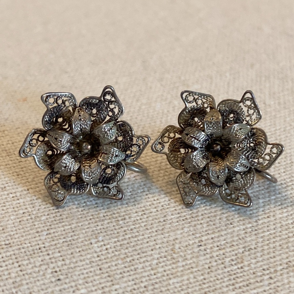 1930’s (800) Silver Floral Filigree Earrings